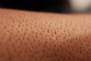 敏感肌のメンズが髪の毛の臭い対策に使えるアイテムは？